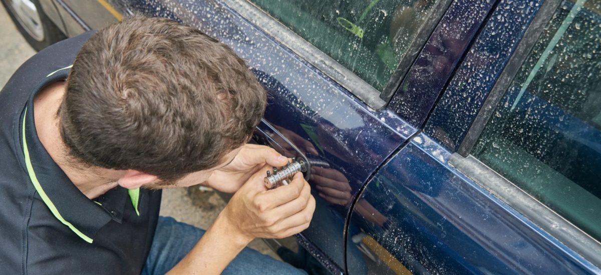 Ile kosztuje awaryjne otwieranie samochodu w Warszawie